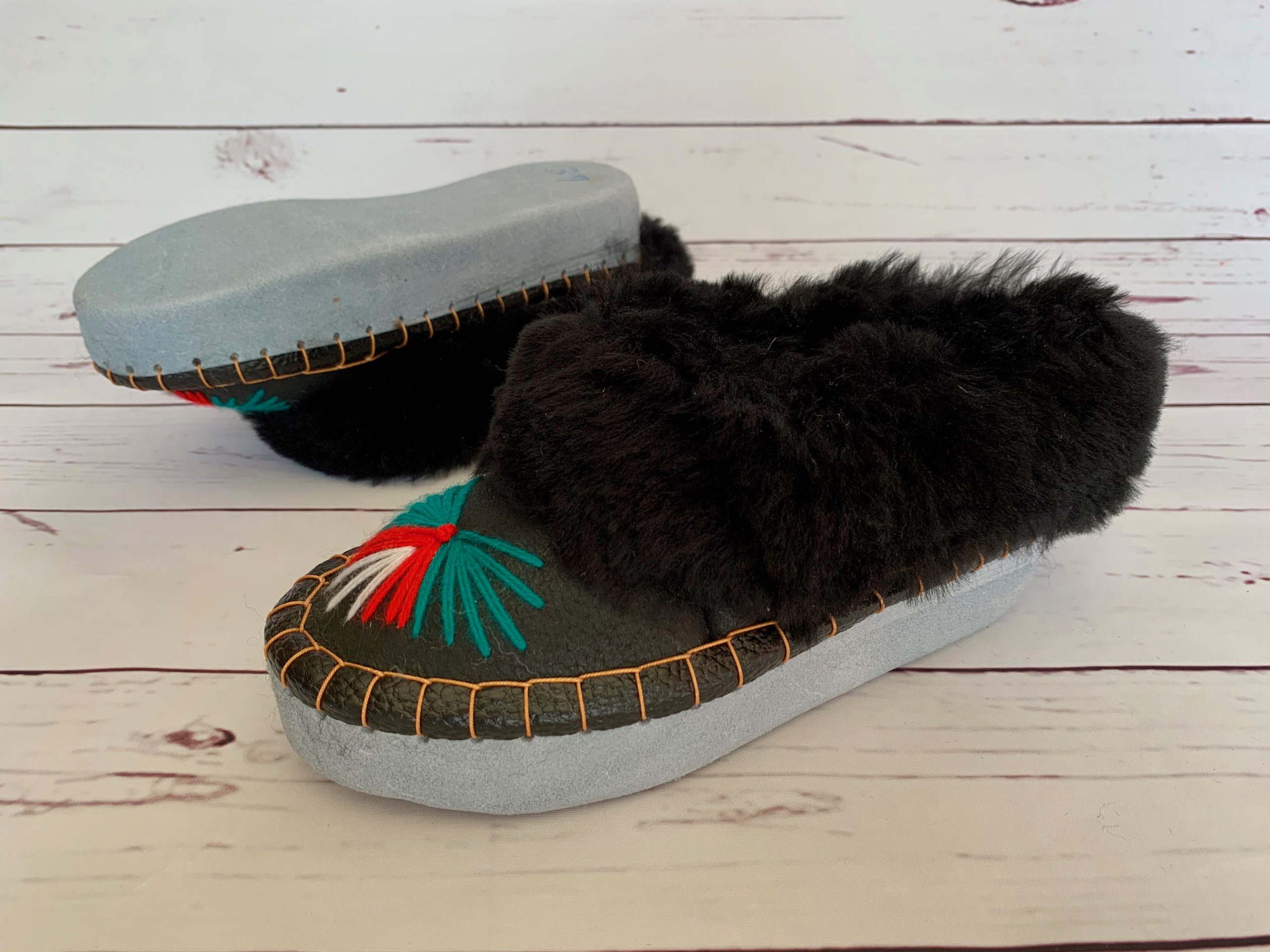 sheepskin slippers black
